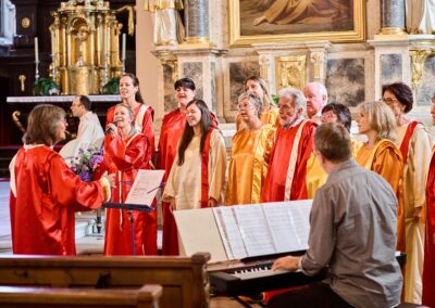 Gospelchor Spirit Lighthouse mit Pianobegleitung in der Kirche